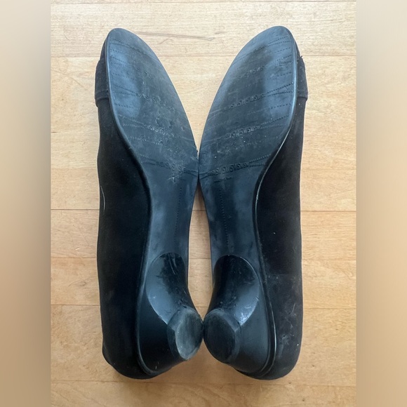 Stuart Weitzman Black Suede Flat with mini-heel and Chrome detail - Picture 5 of 6